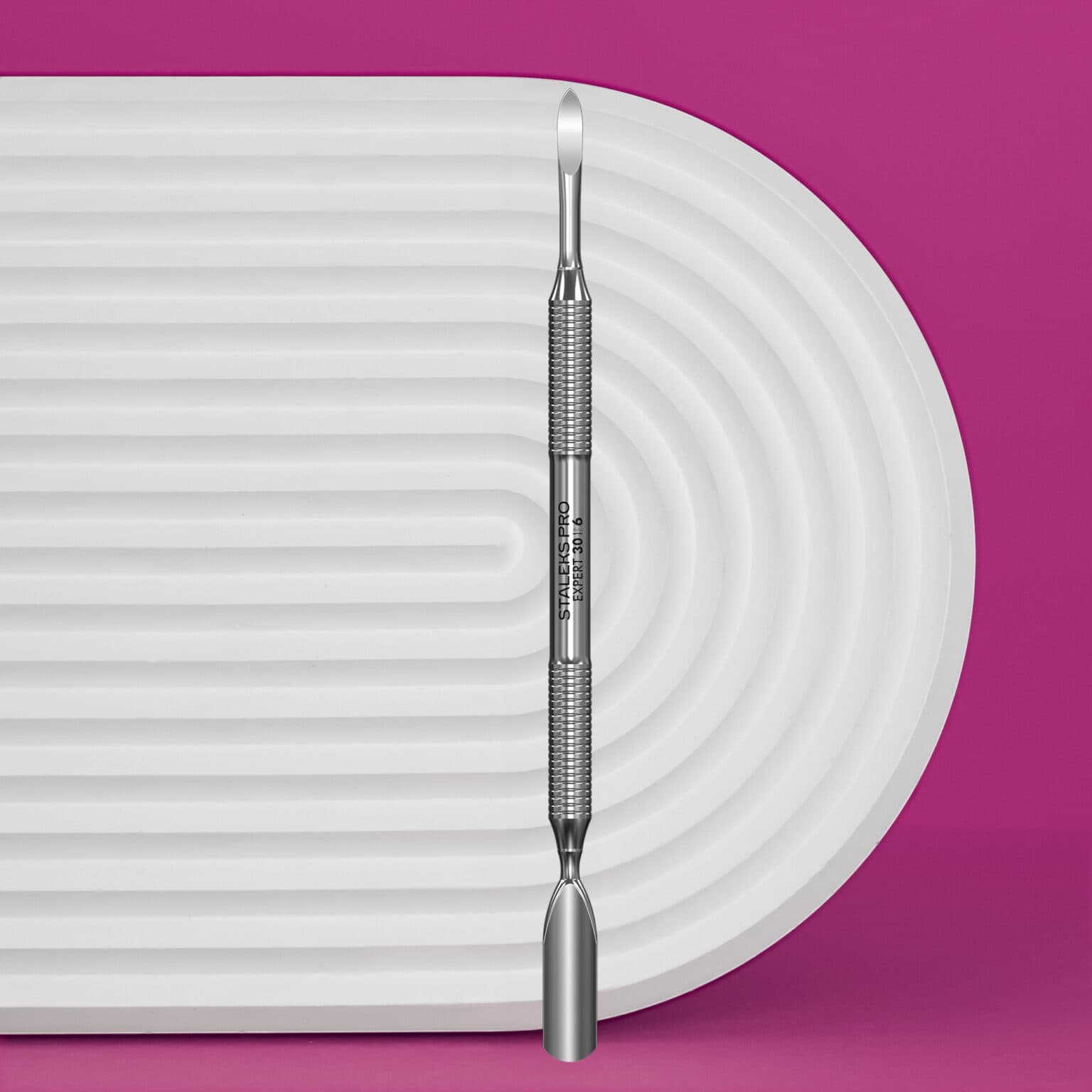 Empurrador de Cutículas Staleks Pro Expert 30 Tipo 6 – Ponta Larga Arredondada + Raspador tipo gancho